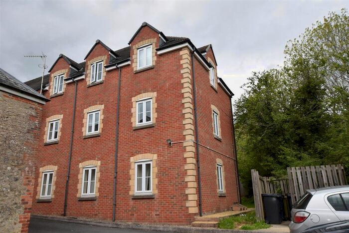 2 Bedroom Flat To Rent In Woodcutters Mews, Swindon, SN25