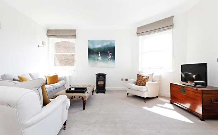 3 Bedroom Flat To Rent In Gloucester Place, Marylebone, London, NW1