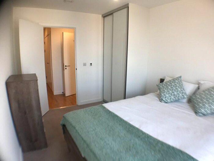 3 Bedroom Flat To Rent In Killick Way, London, E1