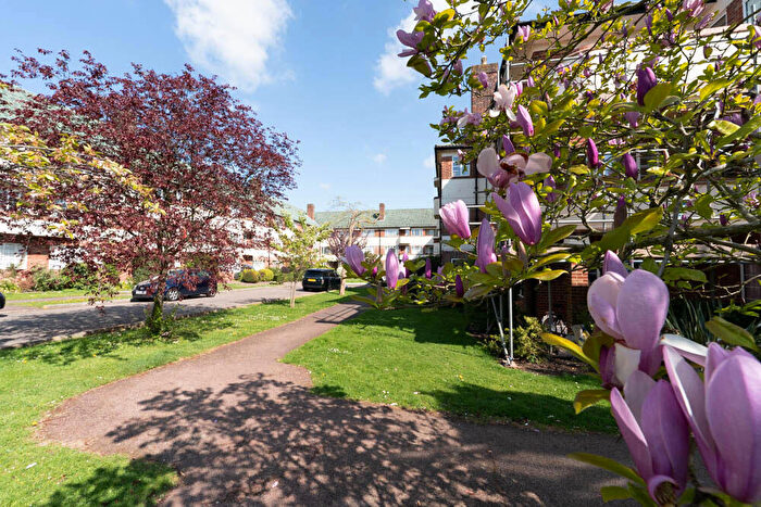 2 Bedroom Flat To Rent In Woodford Road, South Woodford, E18