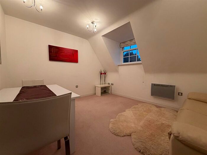 2 Bedroom Flat To Rent In John Cullis Gardens, Leamington Spa, CV32