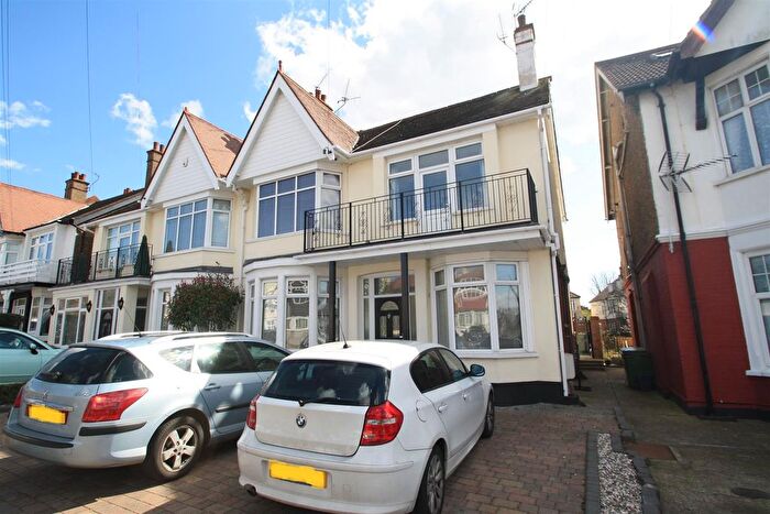 3 Bedroom Flat To Rent In Crowstone Avenue, Westcliff-On-Sea, SS0