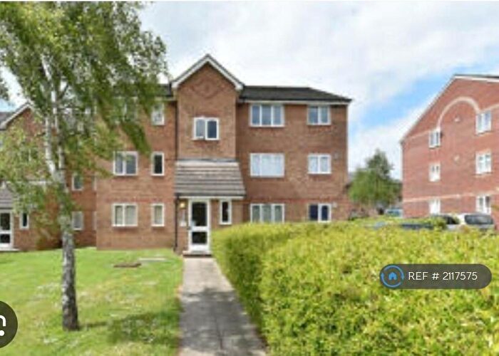 2 Bedroom Flat To Rent In Leigh Hunt Drive, London, N14