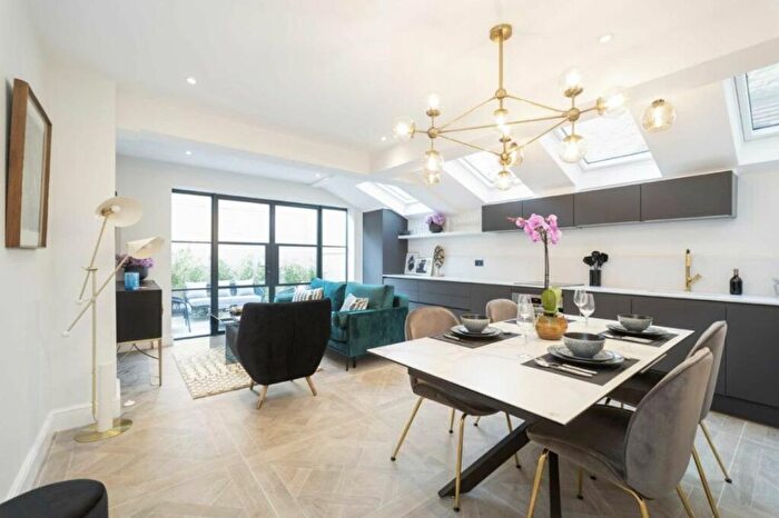 2 Bedroom Flat To Rent In Kelvedon Road, London, SW6