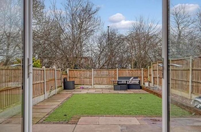 3 Bedroom Semi-Detached House For Sale In Wraysbury Drive, Laindon, Basildon, SS15