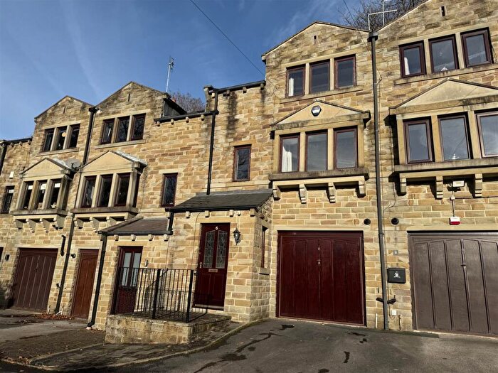 3 Bedroom Town House For Sale In Springfield Lane, Kirkburton, Huddersfield, HD8