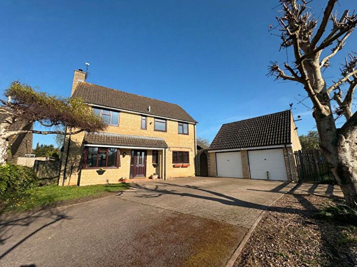 4 Bedroom Detached House For Sale In The Cursus, Lechlade, Gloucestershire, GL7