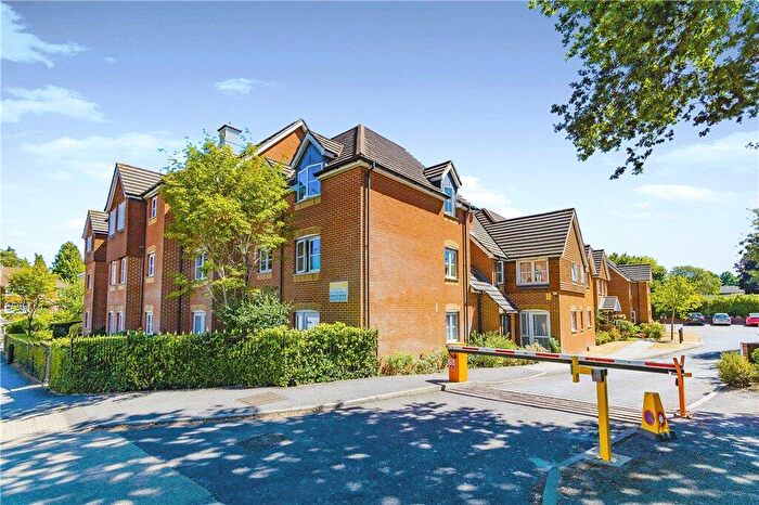 1 Bedroom Flat For Sale In Hillcroft Court, Chaldon Road, Caterham, Surrey, CR3