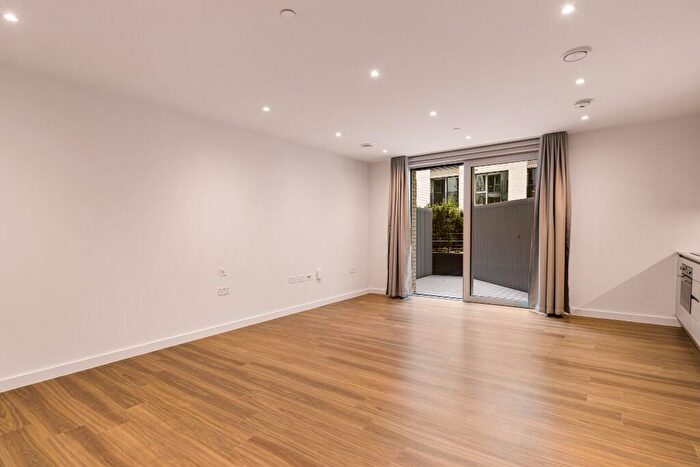 Studio To Rent In Nine Elms Lane, London, SW11