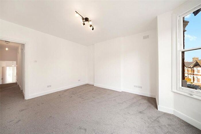 3 Bedroom Flat To Rent In Harlesden Gardens, Harlesden, NW10
