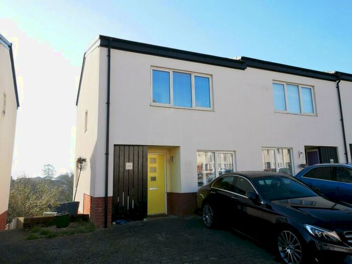 3 Bedroom Town House To Rent In Trem Elai, Penarth, CF64