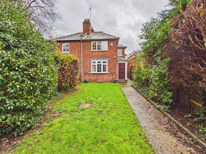 3 Bedroom Semi Detached House For Sale In Gipsy Lane, Tilehurst, Reading, RG30