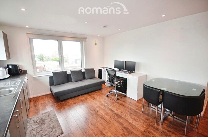 1 Bedroom Flat To Rent In West Central, A Stoke Road, Slough, SL2