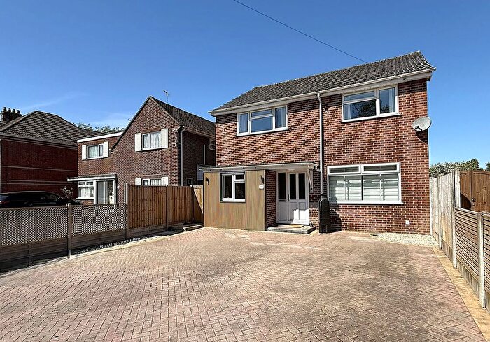 4 Bedroom Detached House For Sale In Wimborne Road, Poole, BH15