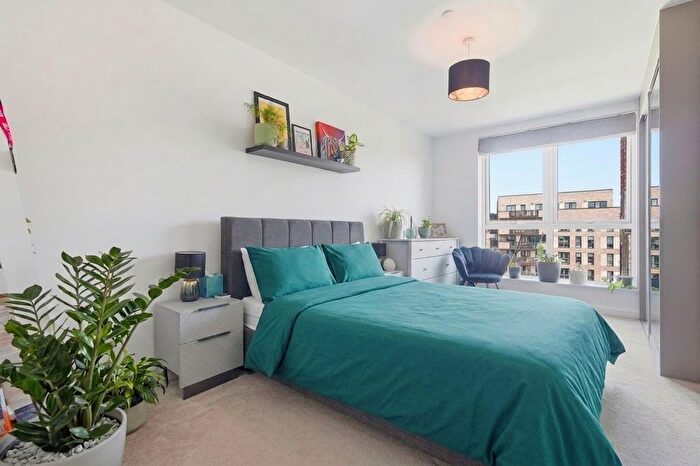 1 Bedroom Flat For Sale In Clarkson Crescent, London, E17