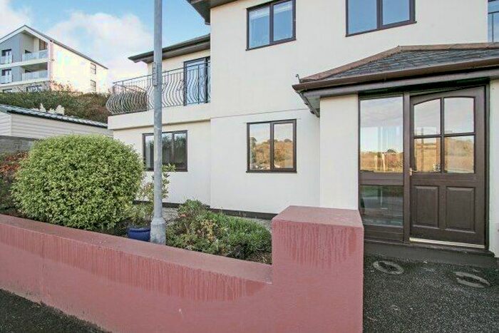 2 Bedroom Flat To Rent In Swanpool Court, Falmouth, TR11