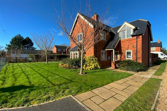4 Bedroom Detached House To Rent In The Green, Steeple Claydon, Buckingham, MK18
