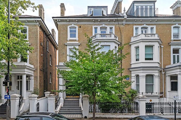 3 Bedroom Flat To Rent In Redcliffe Gardens, London, SW10