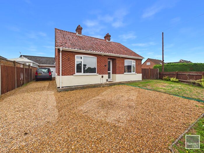 3 Bedroom Detached Bungalow For Sale In Grove Avenue, New Costessey, NR5