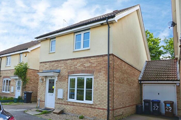 3 Bedroom Semi-Detached House To Rent In Thistle Drive, Hatfield, AL10