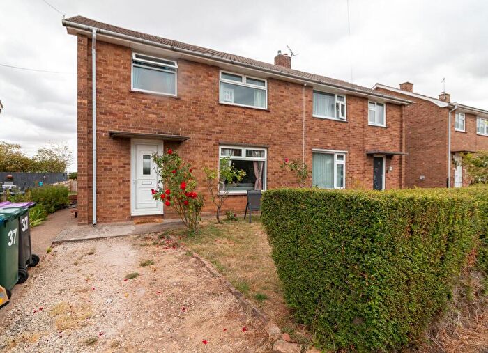 3 Bedroom Semi-Detached House For Sale In Firdale, Cotgrave, NG12