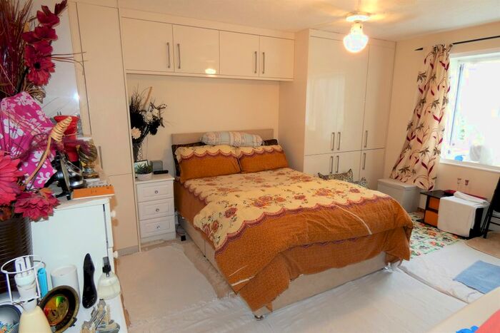 1 Bedroom Flat To Rent In Hatton Road, Bedfont, Feltham TW14