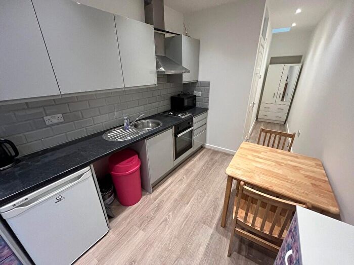 Studio To Rent In Cranbourne Gardens, London, NW11