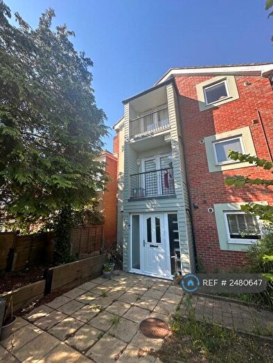 2 Bedroom Flat To Rent In The Greenfinches, Southampton, SO19