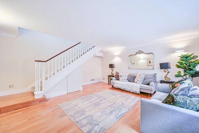 3 Bedroom Mews To Rent In Onslow Mews West, South Kensington, London, SW7