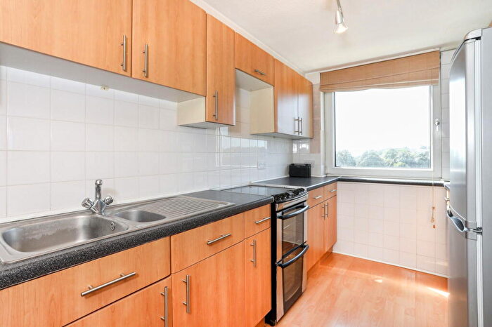 2 Bedroom Flat For Sale In Folkestone, CT20