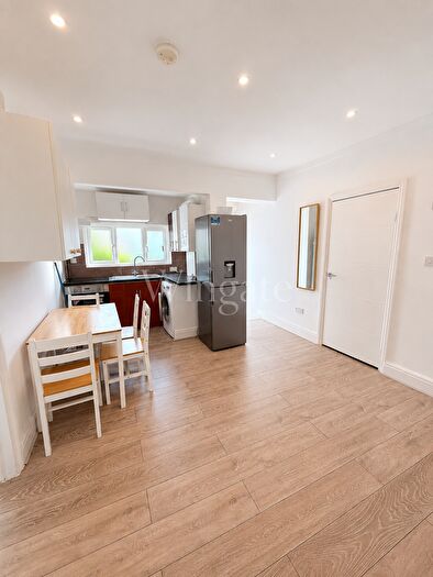 1 Bedroom Flat To Rent In Foscote Road, Hendon, NW4