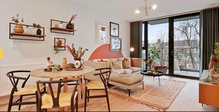 2 Bedroom Apartment To Rent In Willowbrook House, London, N4