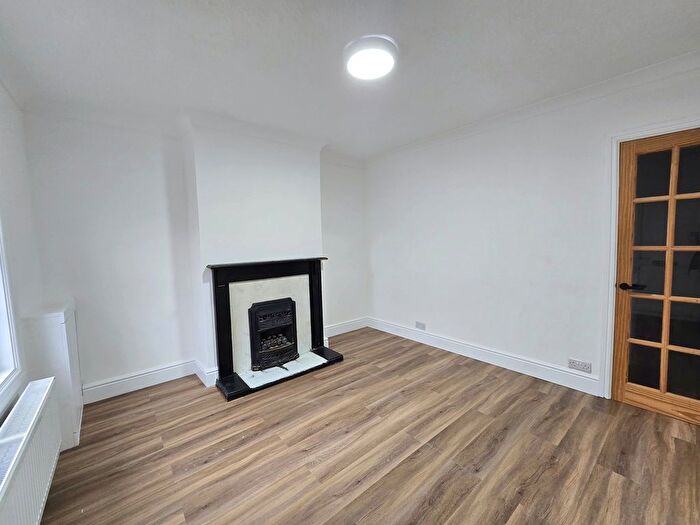 2 Bedroom Terraced House To Rent In High Street, Aldershot, GU12