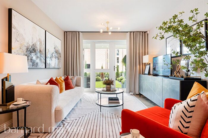 1 Bedroom Flat For Sale In Willowside House, Oaklands Park, Esher, KT10