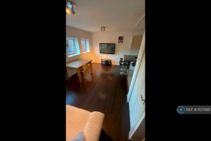 2 Bedroom Flat To Rent In Beecholme, London, N12