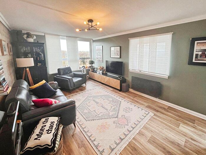 2 Bedroom Apartment For Sale In Thornbank North, Bolton, BL3