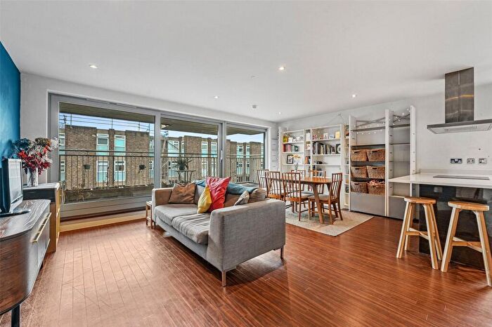 2 Bedroom Apartment To Rent In Copperfield Mews, Bethnal Green, London, E2