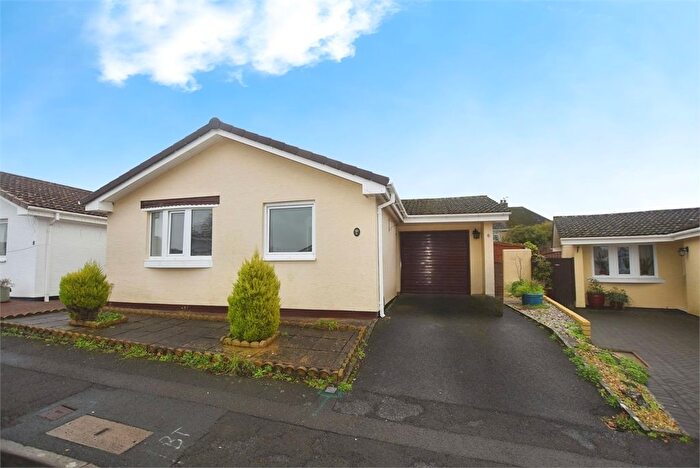 2 Bedroom Bungalow For Sale In Newcross Park, Kingsteignton, Newton Abbot, Devon., TQ12