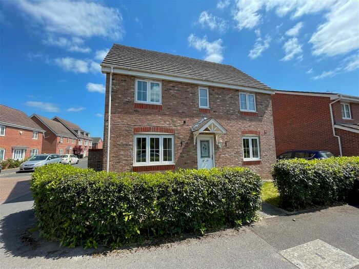 4 Bedroom Detached House To Rent In Borderers Gardens, Thatcham, RG19