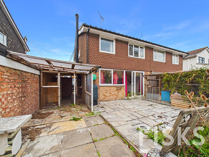 3 Bedroom Semi Detached House For Sale In Linden Close, Benfleet, SS7