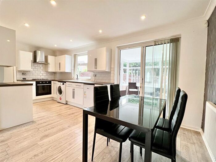 3 Bedroom Semi-Detached House For Sale In Wrekin Close, Halesowen, B63