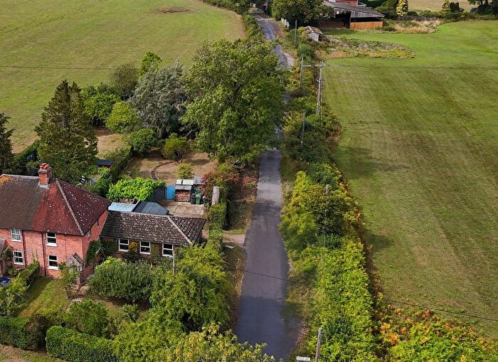 4 Bedroom Semi-Detached House For Sale In Aldermaston Road, Pamber Green, Tadley, RG26