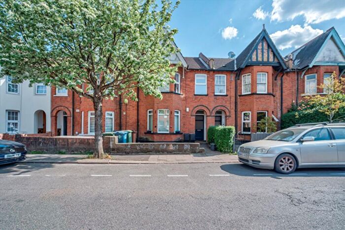 1 Bedroom Flat For Sale In Rosslyn Crescent, Harrow, HA1