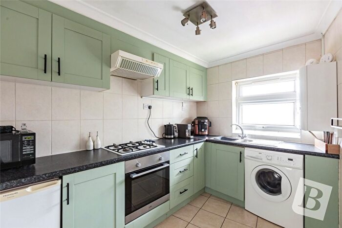 2 Bedroom Flat For Sale In Baker Street, Chelmsford, Essex, CM2
