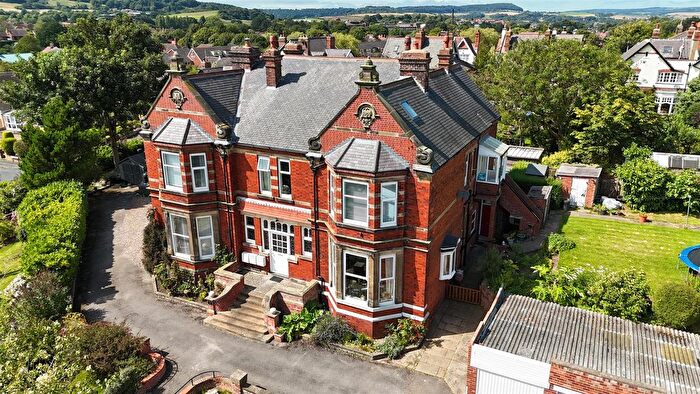 2 Bedroom Flat To Rent In Raincliffe Avenue, Scarborough, YO12