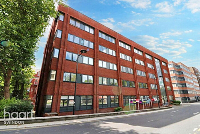 1 Bedroom Flat For Sale In Farnsby Street, Swindon, SN1