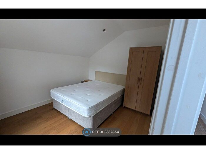 3 Bedroom Flat To Rent In London Road, High Wycombe, HP11