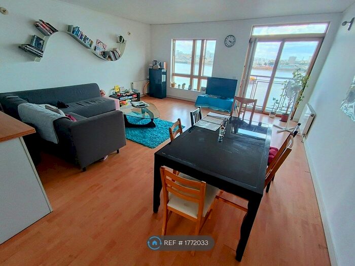 3 Bedroom Flat To Rent In Maurer Court, London, SE10