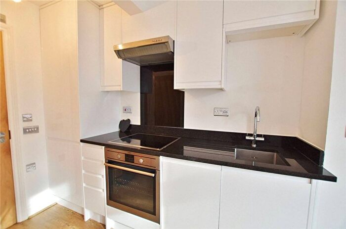 1 Bedroom Flat To Rent In , Watford, WD18
