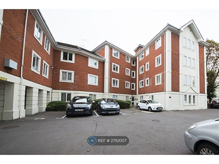 2 Bedroom Flat To Rent In Shelley Court, Reading, RG1